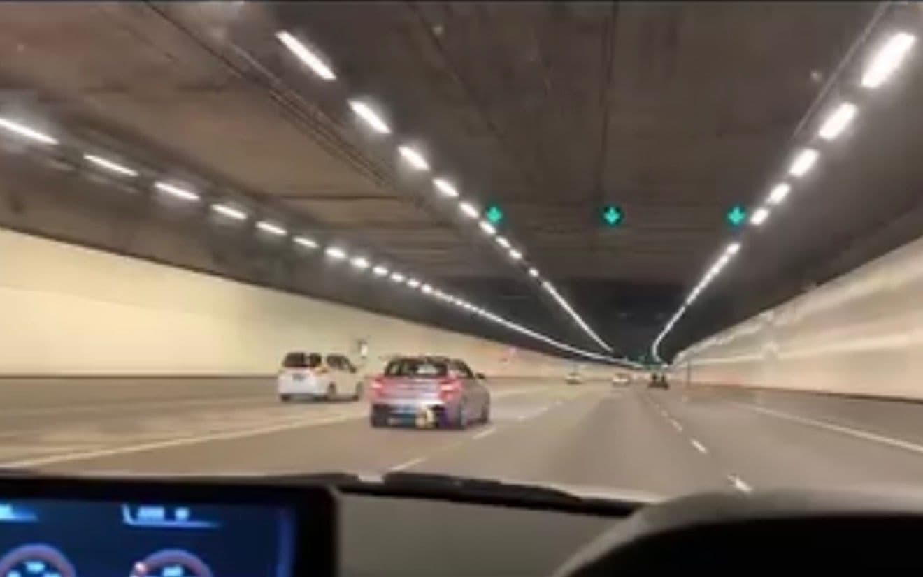BMW 335i N55 chase-cam through a road tunnel in Singapore
